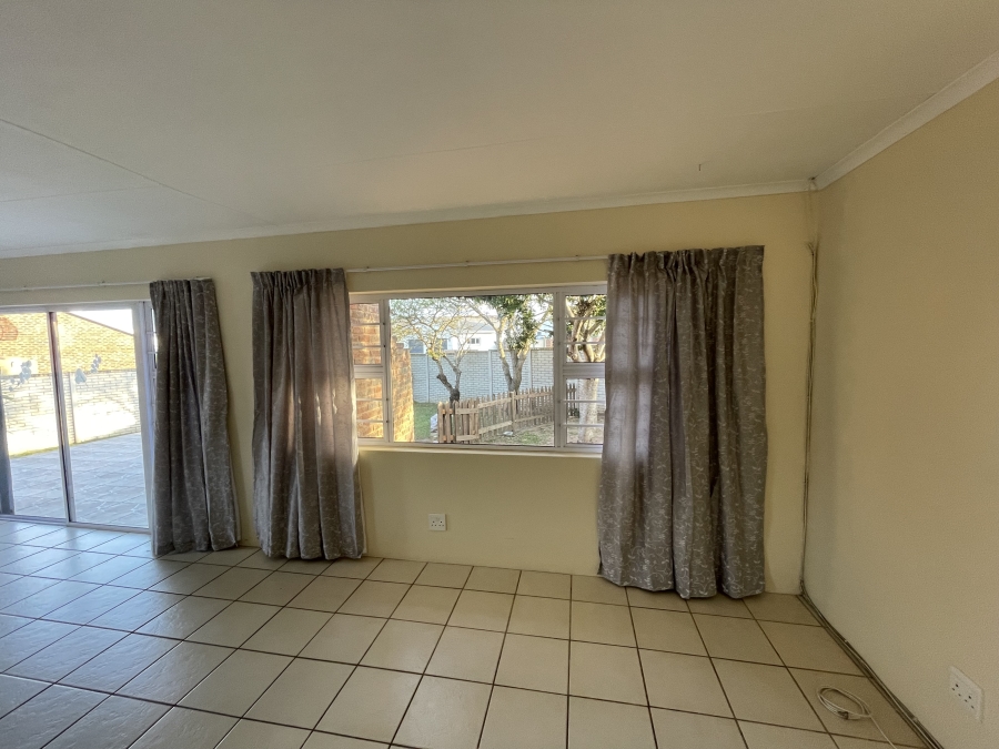 To Let 3 Bedroom Property for Rent in Kidds Beach Eastern Cape